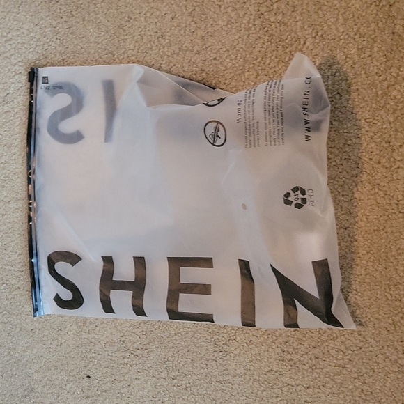 Size 2x New Without Tags Never worn Shein black Skirt - Picture 2 of 2